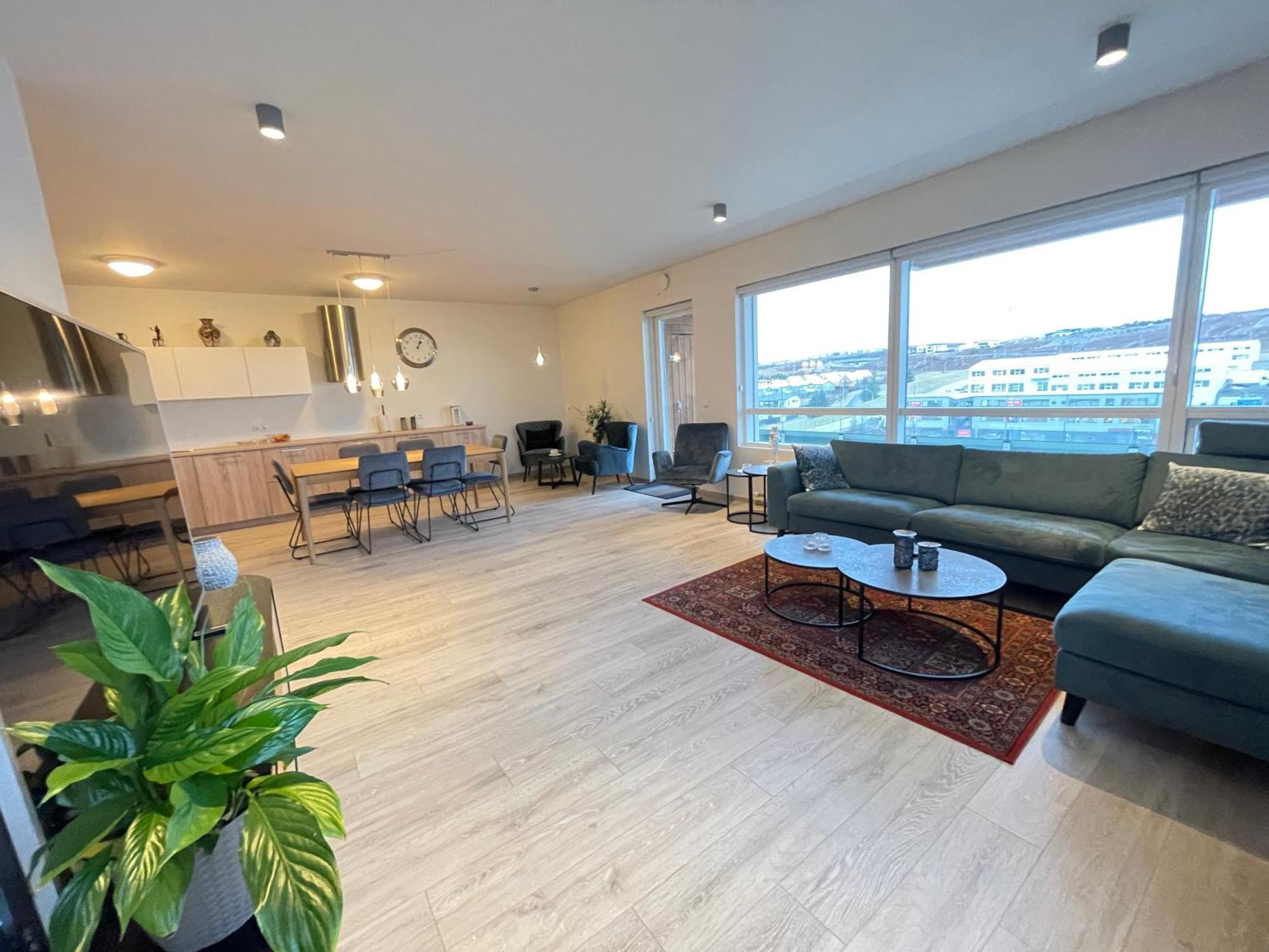 Modern And Spacious 3 Bedroom Apartment In Kopavogur レイキャヴィーク エクステリア 写真
