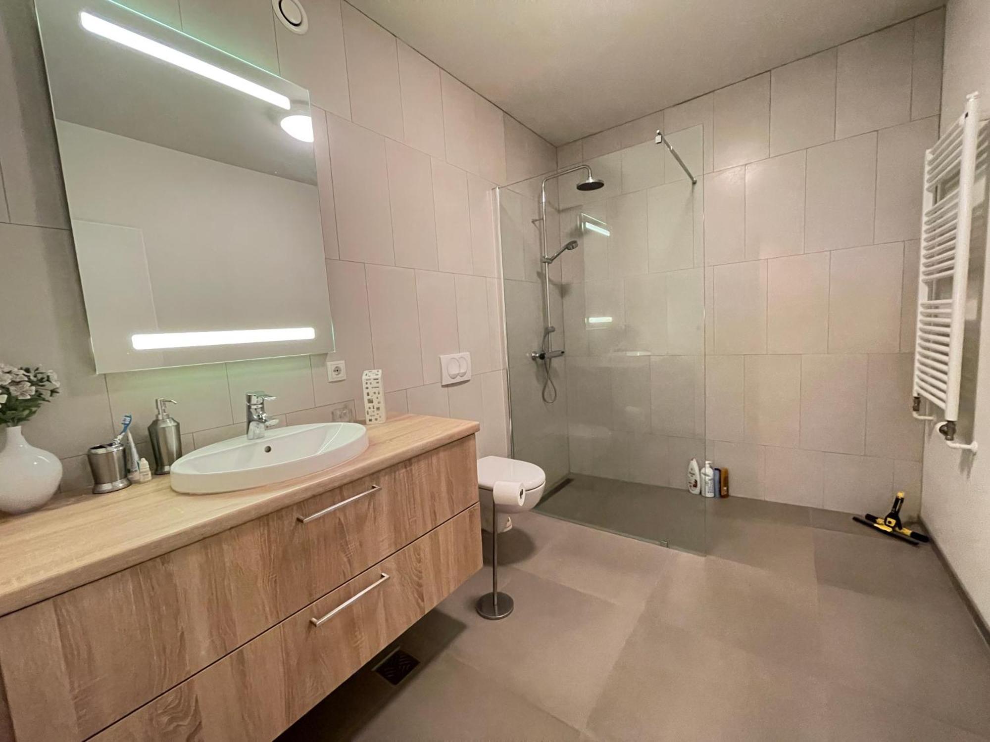 Modern And Spacious 3 Bedroom Apartment In Kopavogur レイキャヴィーク エクステリア 写真