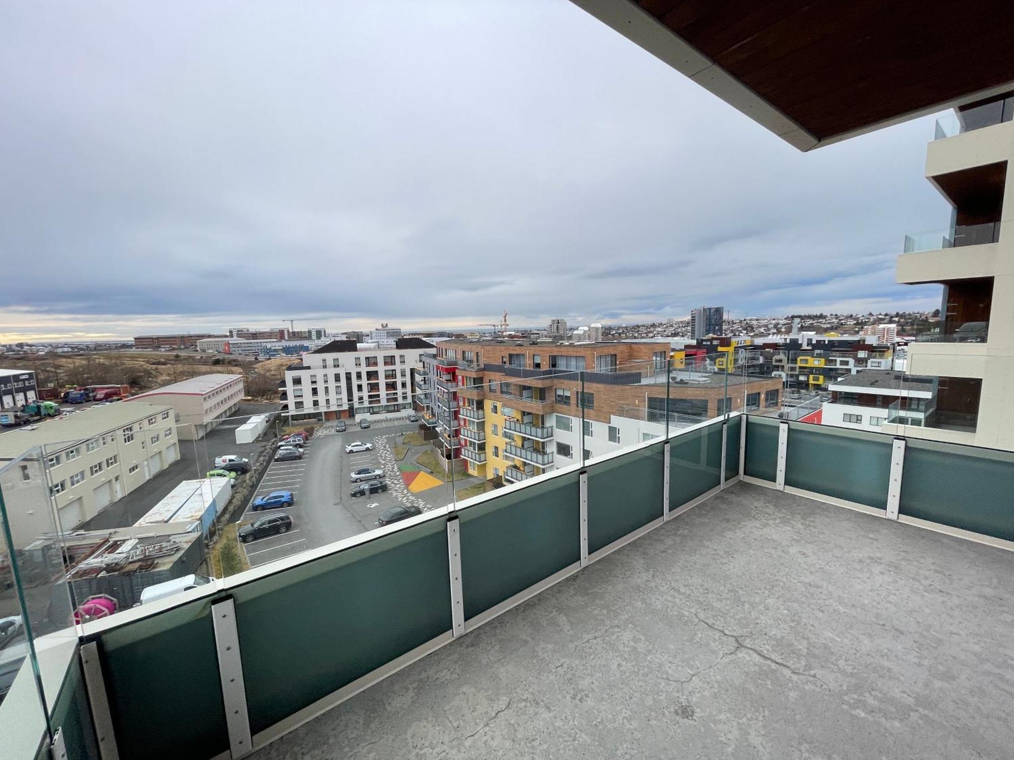 Modern And Spacious 3 Bedroom Apartment In Kopavogur レイキャヴィーク エクステリア 写真