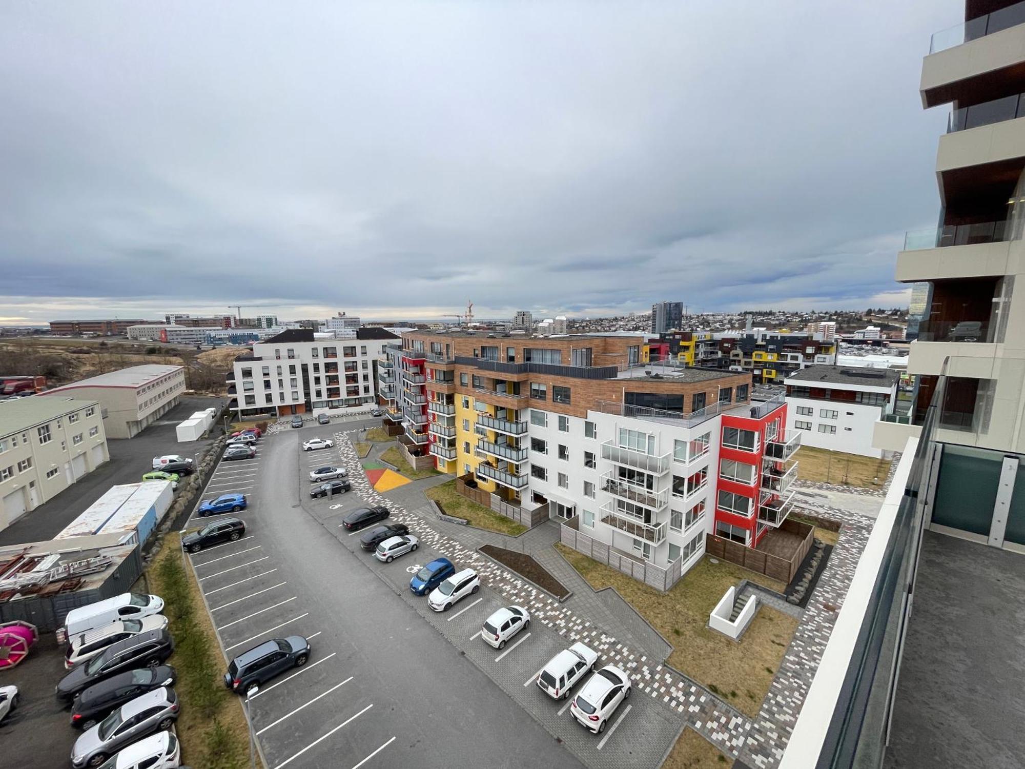 Modern And Spacious 3 Bedroom Apartment In Kopavogur レイキャヴィーク エクステリア 写真